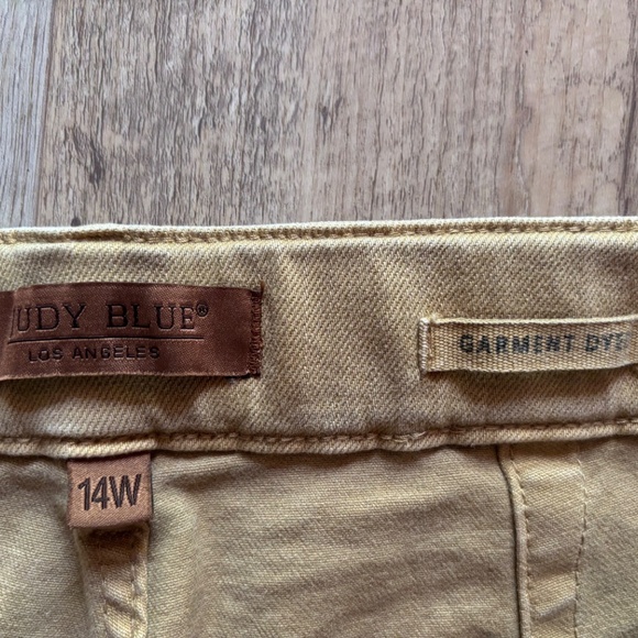 🔥🔥 PRICED TO SELL!! 🔥🔥 The BEST Judy Blue Khaki Joggers. - Picture 5 of 5